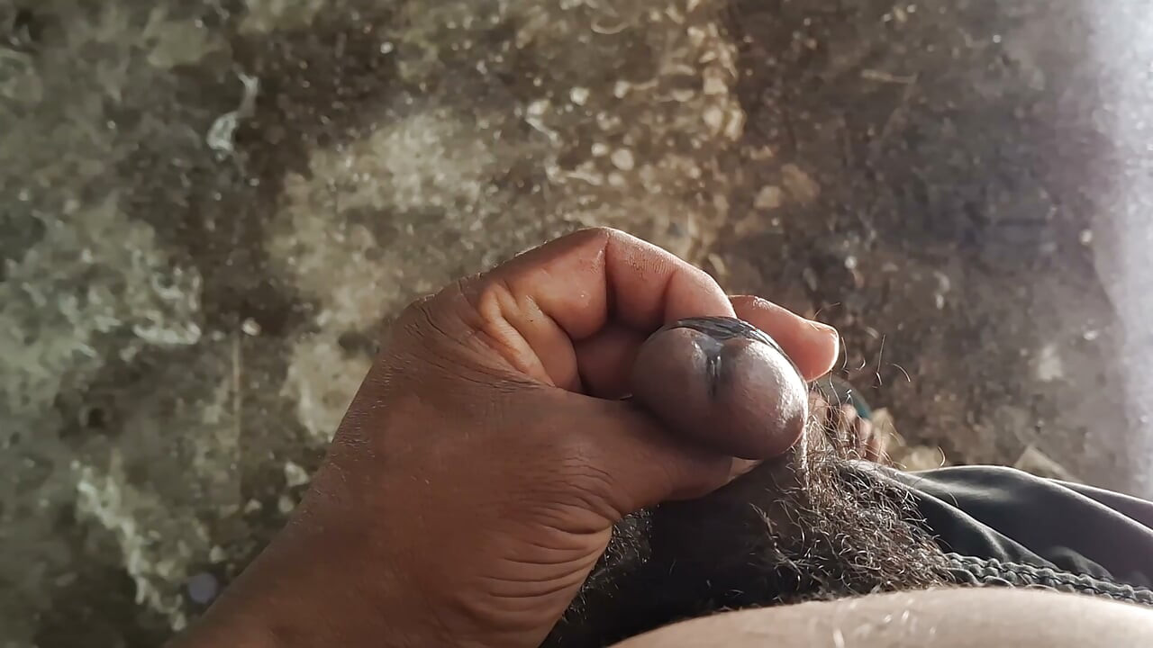 Po drżeniu przez pół godziny, to wyszło, desi Indian boy