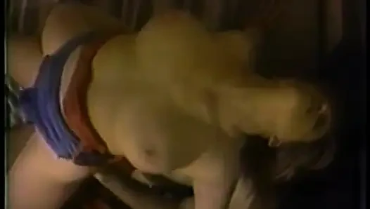 Cewek cantik suka memek beceknya dientot habis-habisan sama tiang besar