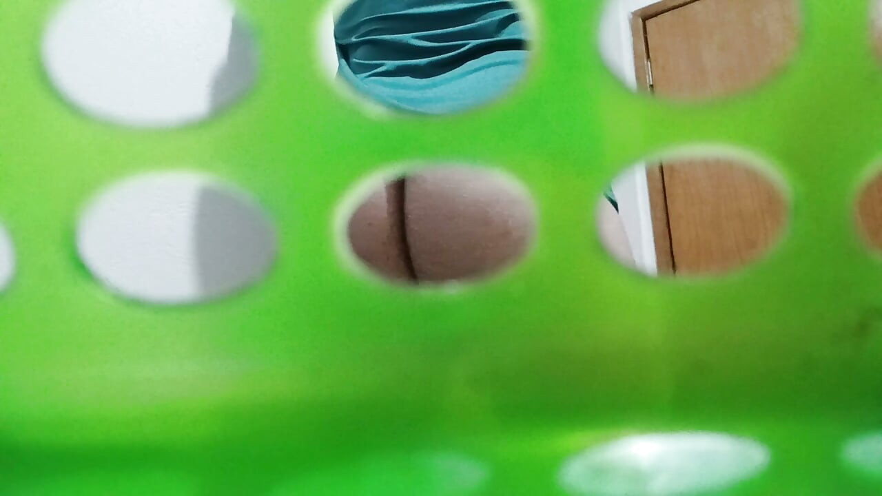 你能透过绿幕的洞看到我的屁股