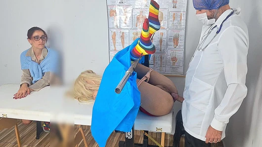 의붓딸을 산부인과 의사와 처음으로 따먹는 새엄마!