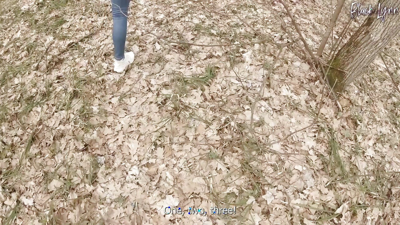 Walk for Snowdrop Flowers Berakhir Dengan Blowjob di Tengah-tengah Hutan - Black Lynn