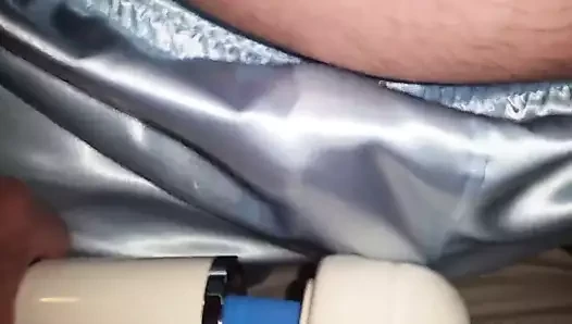 Mastürbasyon ve titreşimli için orgazm içinde mavi saten