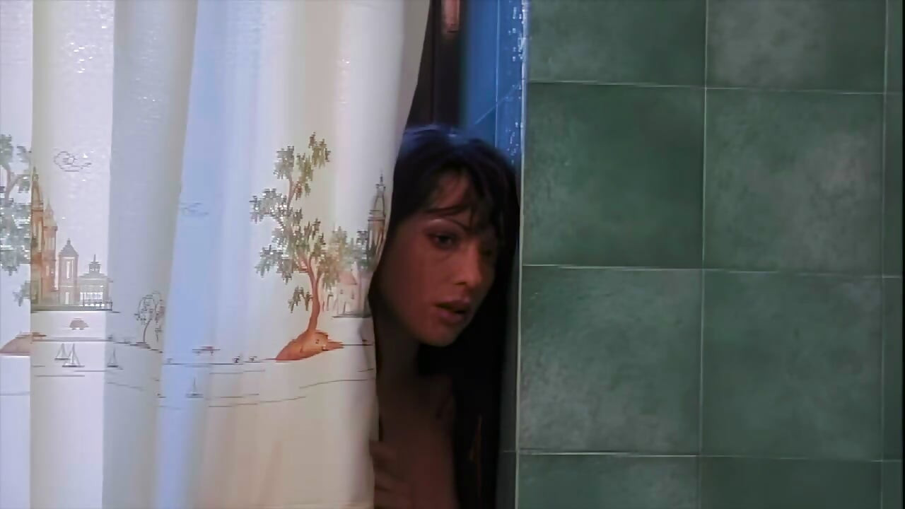 This Slut Washes the Man's Cock Well Before Taking It in the Ass