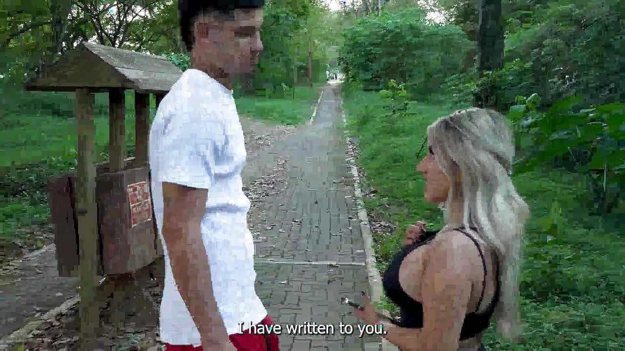 I fuck a stranger in public and he cums in my mouth... I hope no one saw us! Naty Delgado