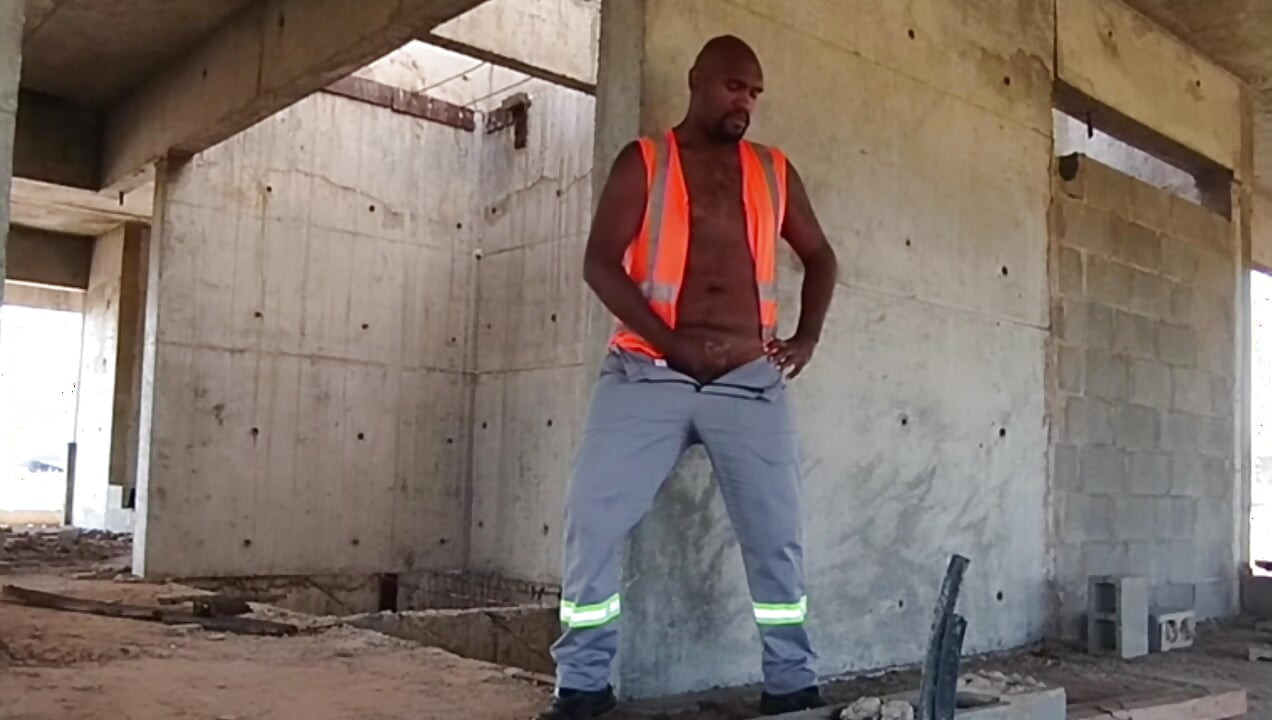 工作结束后, 我去了建筑工地射精