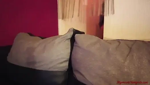 Возбужденной тинке вылизывают задницу и трахают на после-вечеринке. (первая часть)