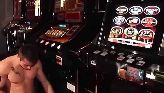 Дикий хардкорный экшн с горячими блондинками и глубокие минеты