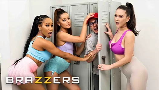 L'entraînement se transforme en plaisir lesbien sauvage pour les filles sexy Jenna Foxx, Vanna Bardot et Jasmine Wilde - Brazzers