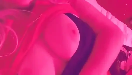 Öpücükler ve sarılmalar mı?