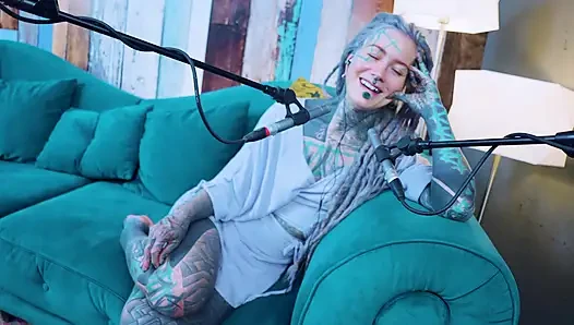 Ich spreche über M - Musik - ASMR podcast SFW spricht goth dünnes mädchen dreadlocks tattoo-modell inked mädchen