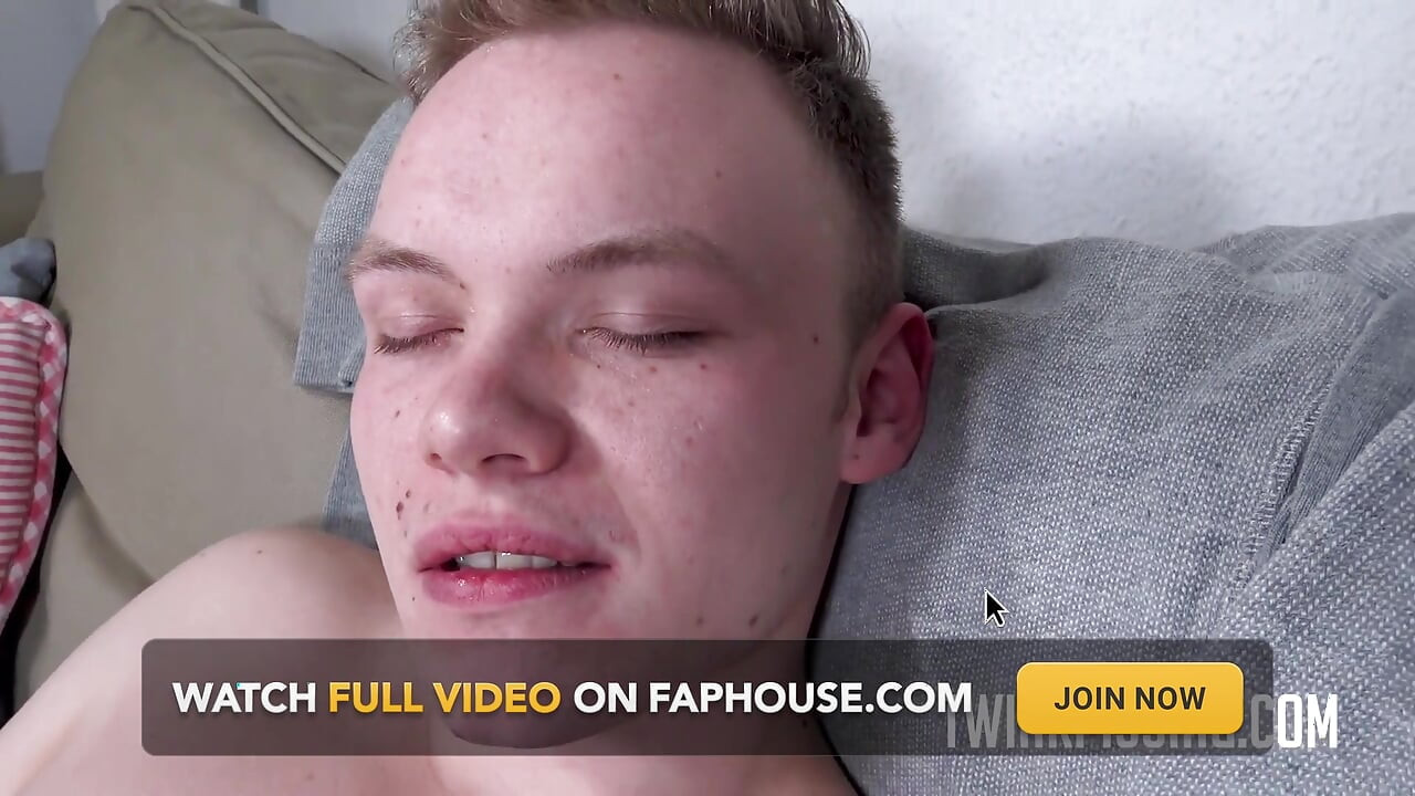 Ben (22) Twink Boy Getting Handjob and Pissing