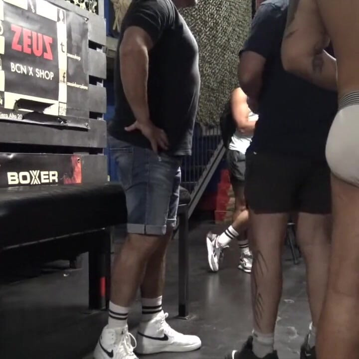 アマチュアカム、Nando Rey積生によるViktor Rom