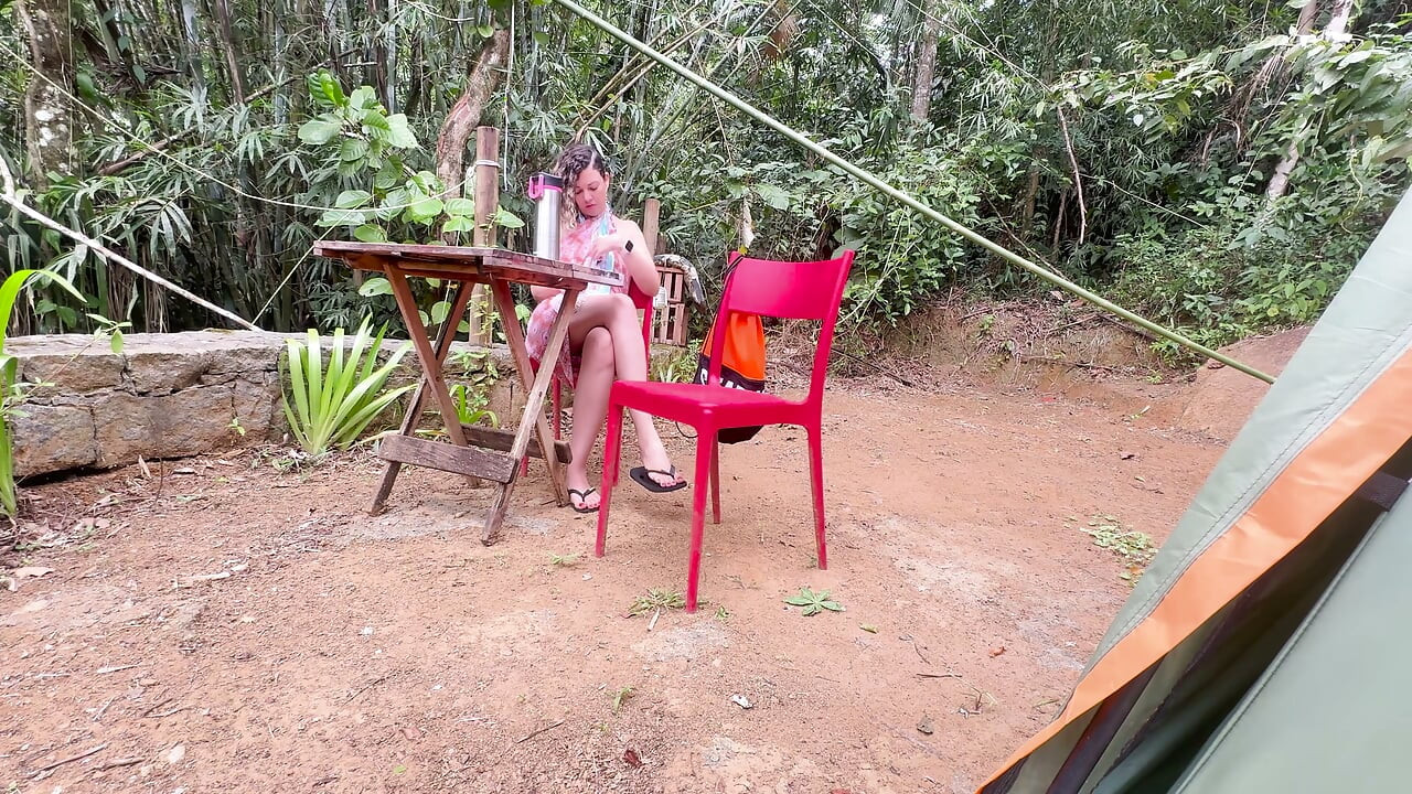 Muie de la o străină la un camping public.