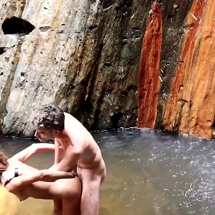 En ensom foss