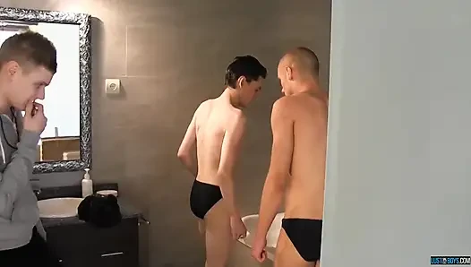 Shaun biraz üçlü seks eğlencesi istiyor