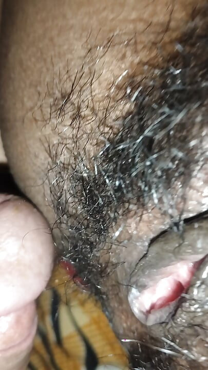 Desi Bhabhi dobiva udarac u guzu
