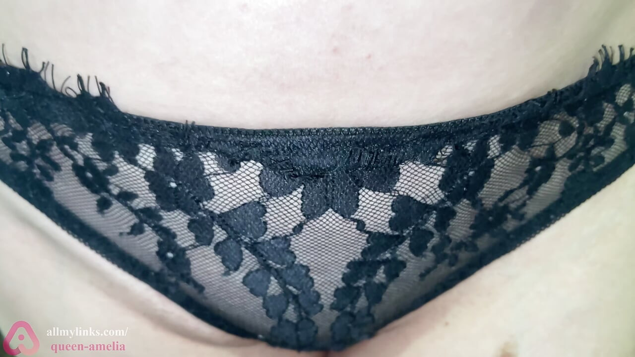 ¡Una colección de meada amarilla de la mañana! Mírame y mis almohadillas sucias! Mujer en primer plano!