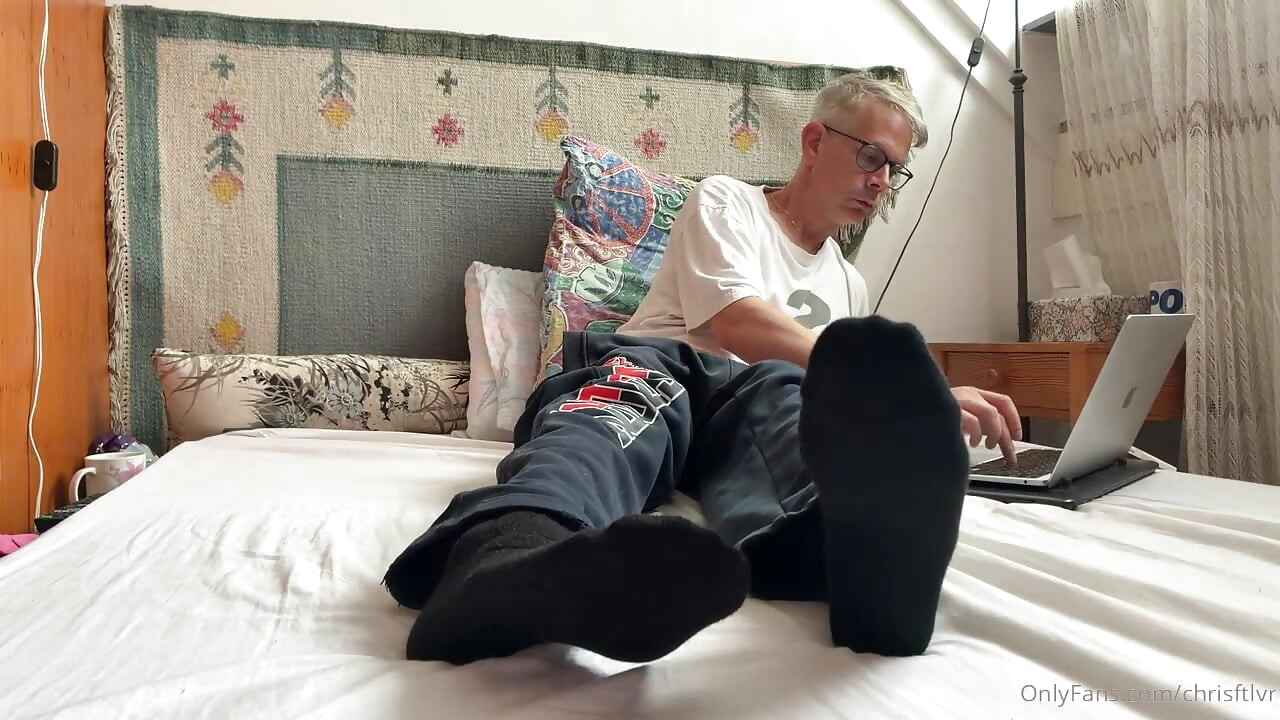 2 hours live wank and cum on foot