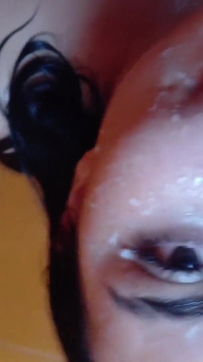 Chupando mis tetas lactantes en la ducha con Andrea | Clip 2