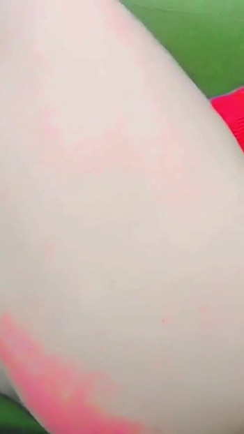 Emotivní okamžik z "KOUŘENÍ Sexy MERmaid Femboy Sexy Pokoj Sexy Blonde Roztomilý Crossdresser striptýz Bílé tělo Sexy stehna"
