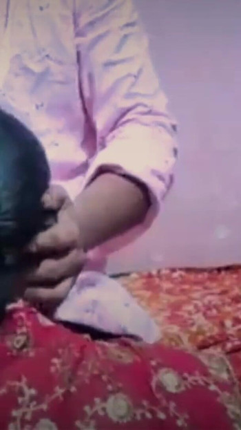 DRAGOSTE DESI BHABHI CU SOȚUL EI PE CARE O IUBEȘTE CÂND A FOST FUTUTĂ DE SOȚUL EI | Clip 1