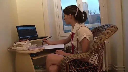 Yeni erkek arkadaşına sert biniyor