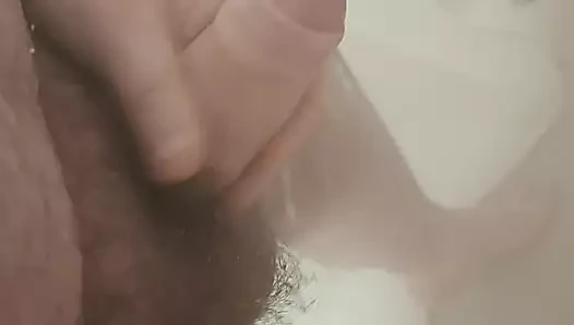 Şişman kıllı adam mastürbasyon ve boşalmak atış ve oyun ile şişman moobs içinde duş