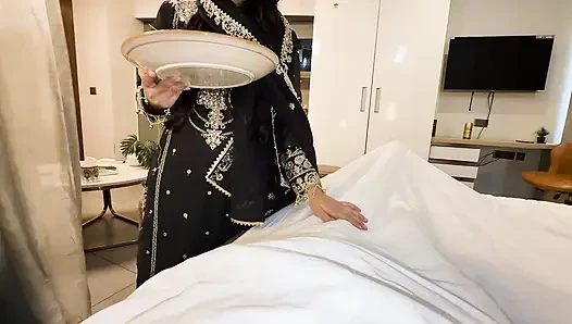 Üveybeti ne buddhe abbu ko apni bekaret di veya sert seks kiya