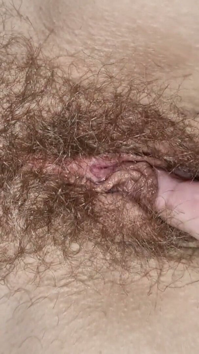 Am zile fertile cu pizda udă și am cerut o degetare frumoasă | Clip 1