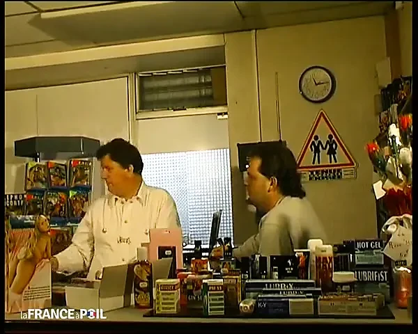 Carole, 一个家庭的继母被她男朋友的大胖手刻意地假装了!