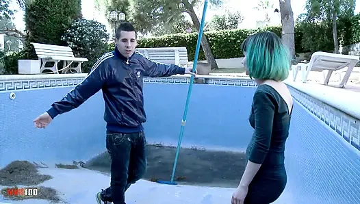 Brezilyalı eris maximo sakso ve havuz çocuğuyla yüze boşalma - sert seks