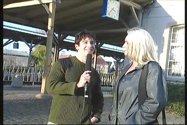 Bionda con grandi tette lo prende duro nella sua fica paffuta