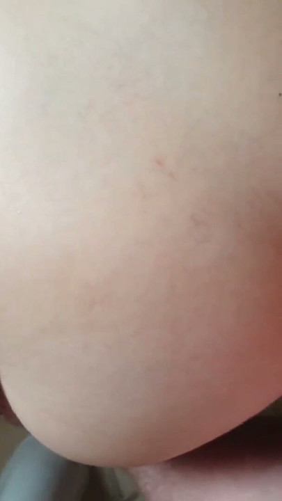 Tyk luder går på toilettet, bliver pissede på, spyttede på, smækket, kneppet og sutte pik | Klip 3