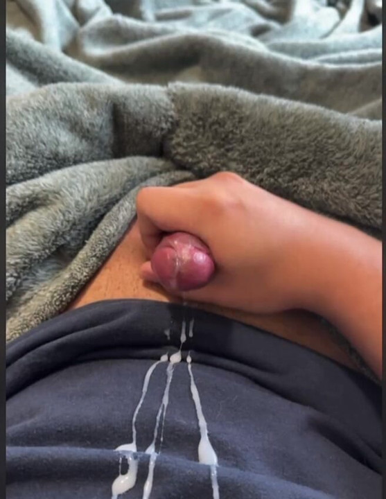 TW garoto adora se masturbar!!