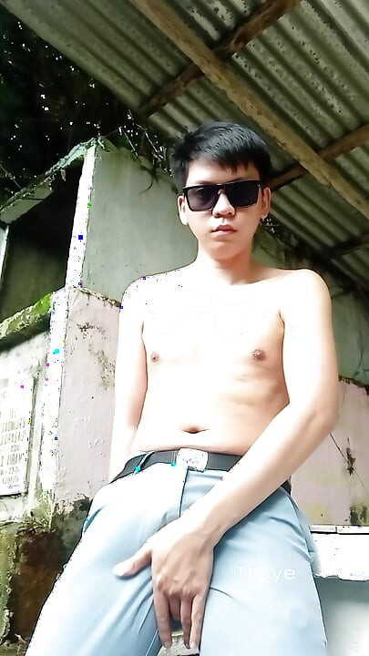 Handsome Pinoy Masturbates at Cemetery - Pinoy Jakol sa Sementeryo
