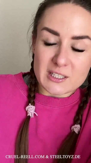 Spettacolare momento da "Pegging con Cruel Reell - Sperimenta il dominio in un nuovo modo!"