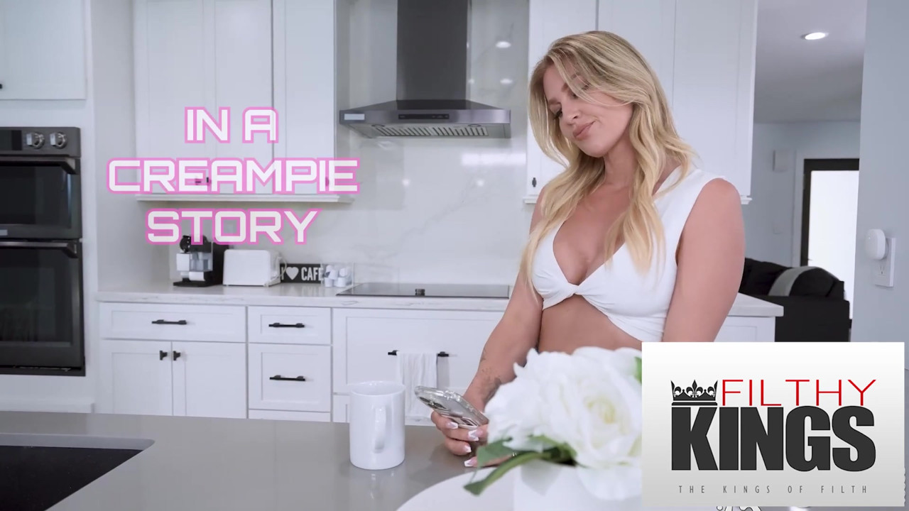 継母と彼女の巨乳の親友と性交することになった