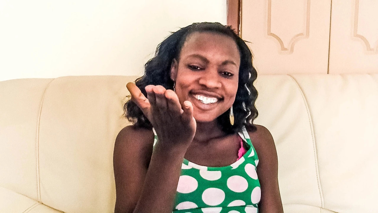 Ebony hottie cock ridning och cumshot från afrika med kärlek