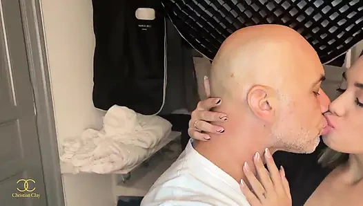 Rika Fane ateşli amına boşalanan Christian Clay tarafından sikiliyor