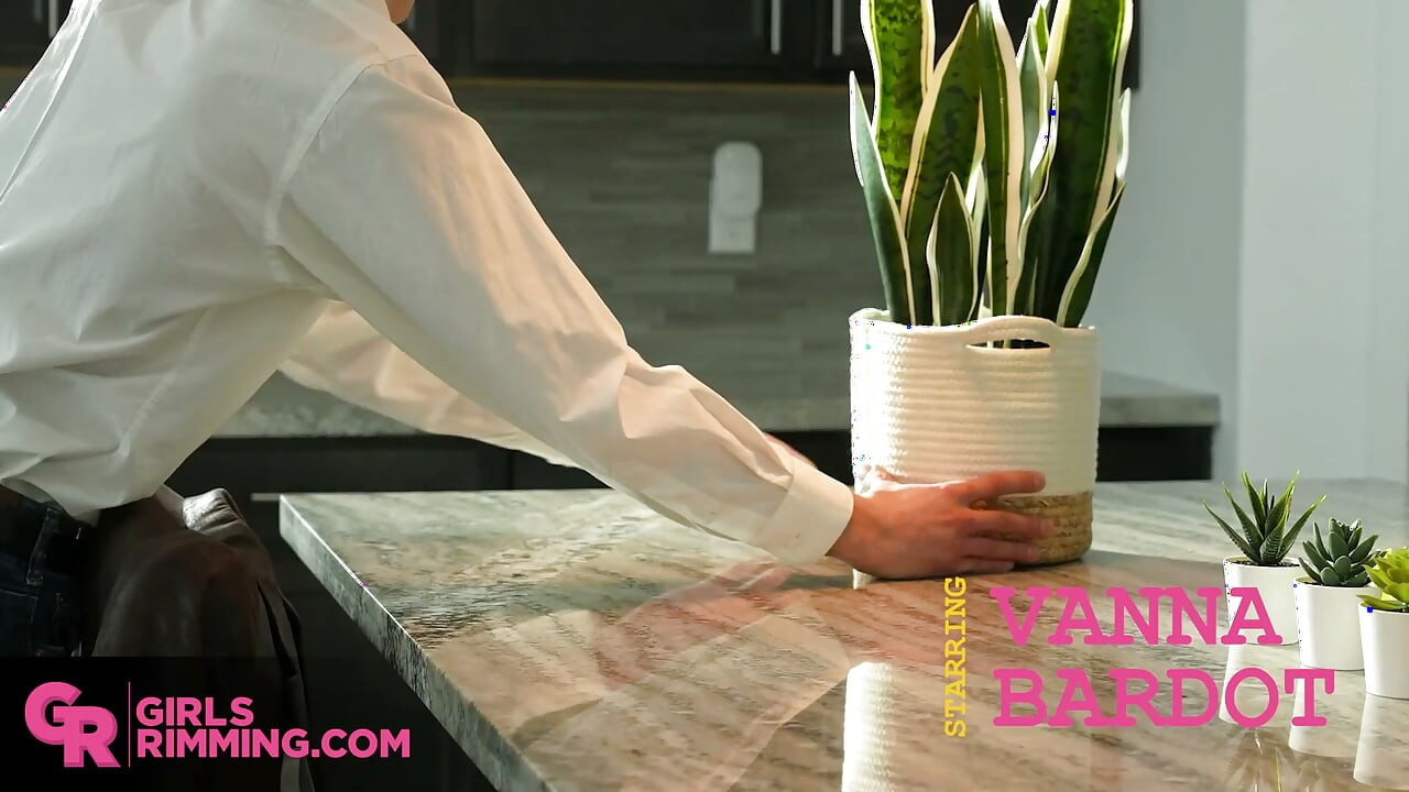 GIRLSRIMMING - Vanna Bardot giving a rimming to the handsome realtor