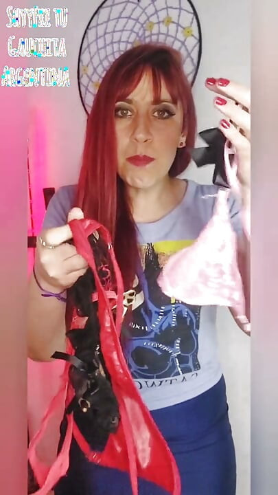 Shyyfxx üvey erkek kardeşimi iç çamaşırımla mastürbasyon yaparken keşfediyorum ve boşalana kadar onu aşağılıyorum