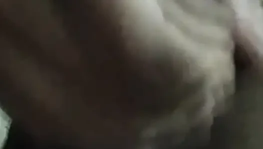 Die frau eines nachbarn bittet um eine mitfahrgelegenheit