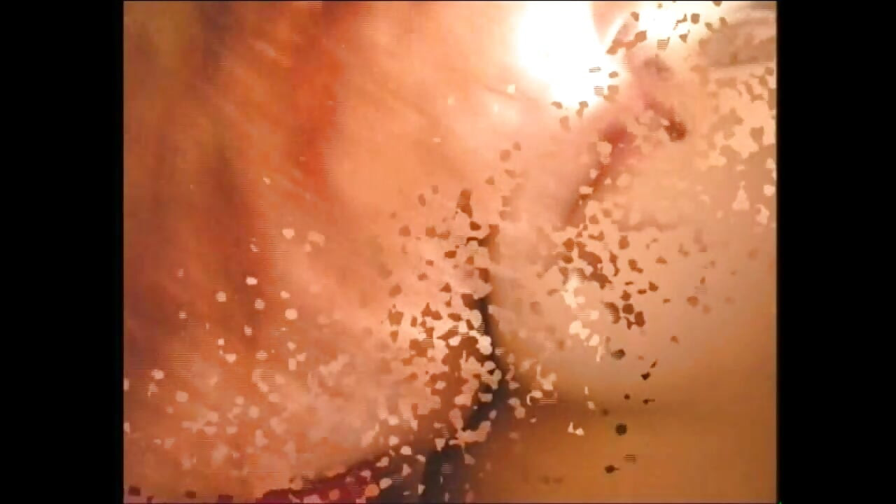 Lesbianas se divierten con un consolador