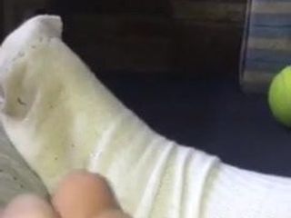 Cumming en mis calcetines blancos sucios
