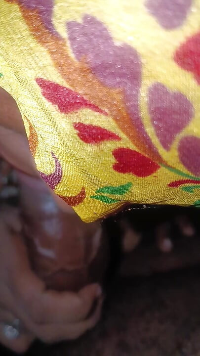 Desi bhabhi sucking my dick