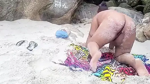 Sie haben mich beim sex am Strand erwischt und beobachtet, es war köstlich.