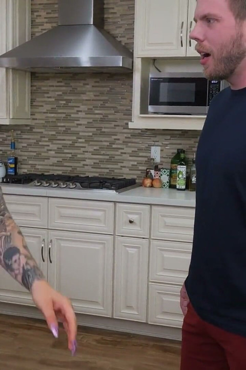 Tatted MILF Stepmom Gets Hard Pussy Pounding in Kitchen! Steve Rickz, Victoria Malfoy