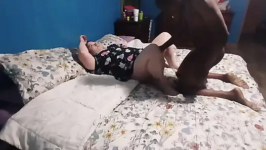 Lynn ceroboh mencoba mengambil kontol besar itu