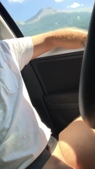 Nude un car