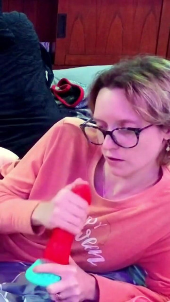 Čelist-pádný okamžik z "První JOI: Sprostě mluvící manželka tě nenechá stříkat"